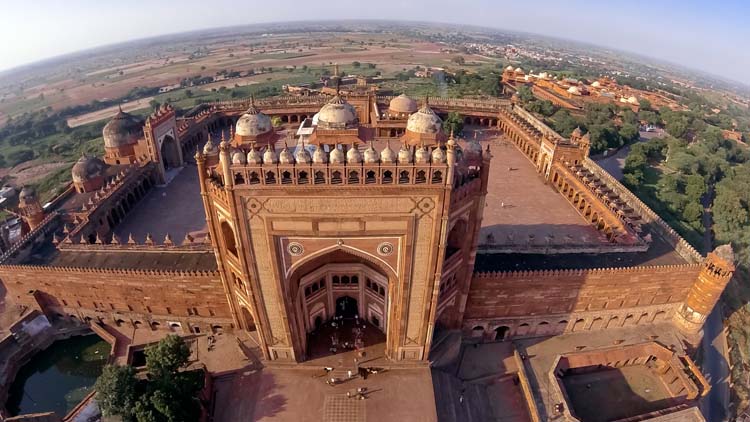 2-Days Taj Mahal Sunrise Tour with Fatehpur Sikri from Delhi