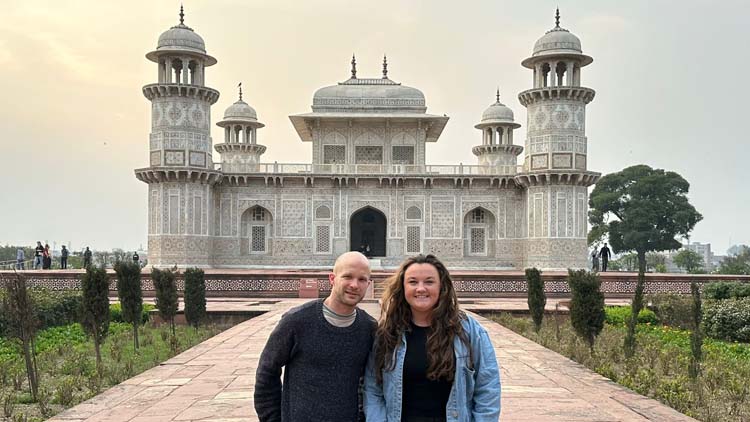 2-Days Taj Mahal Sunrise Tour with Fatehpur Sikri from Delhi