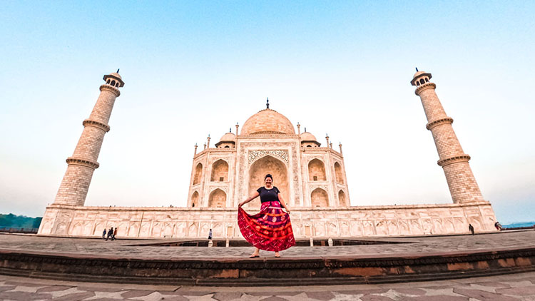 Taj Mahal Luxury Tour by Premium Car
