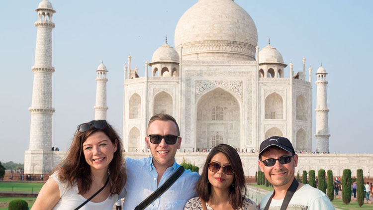 Taj Mahal Luxury Tour by Premium Car