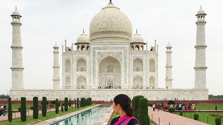 Taj Mahal Sunrise Tour from Delhi