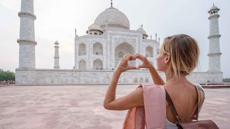 Taj Mahal Sunrise Tour from Delhi