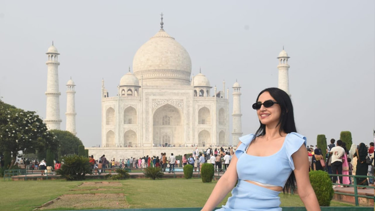 Taj Mahal Tour by Car from Delhi