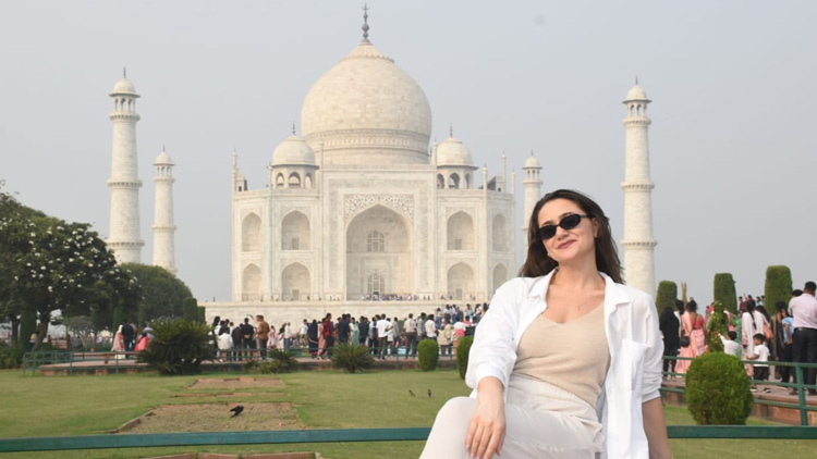 Taj Mahal Tour by Car from Delhi